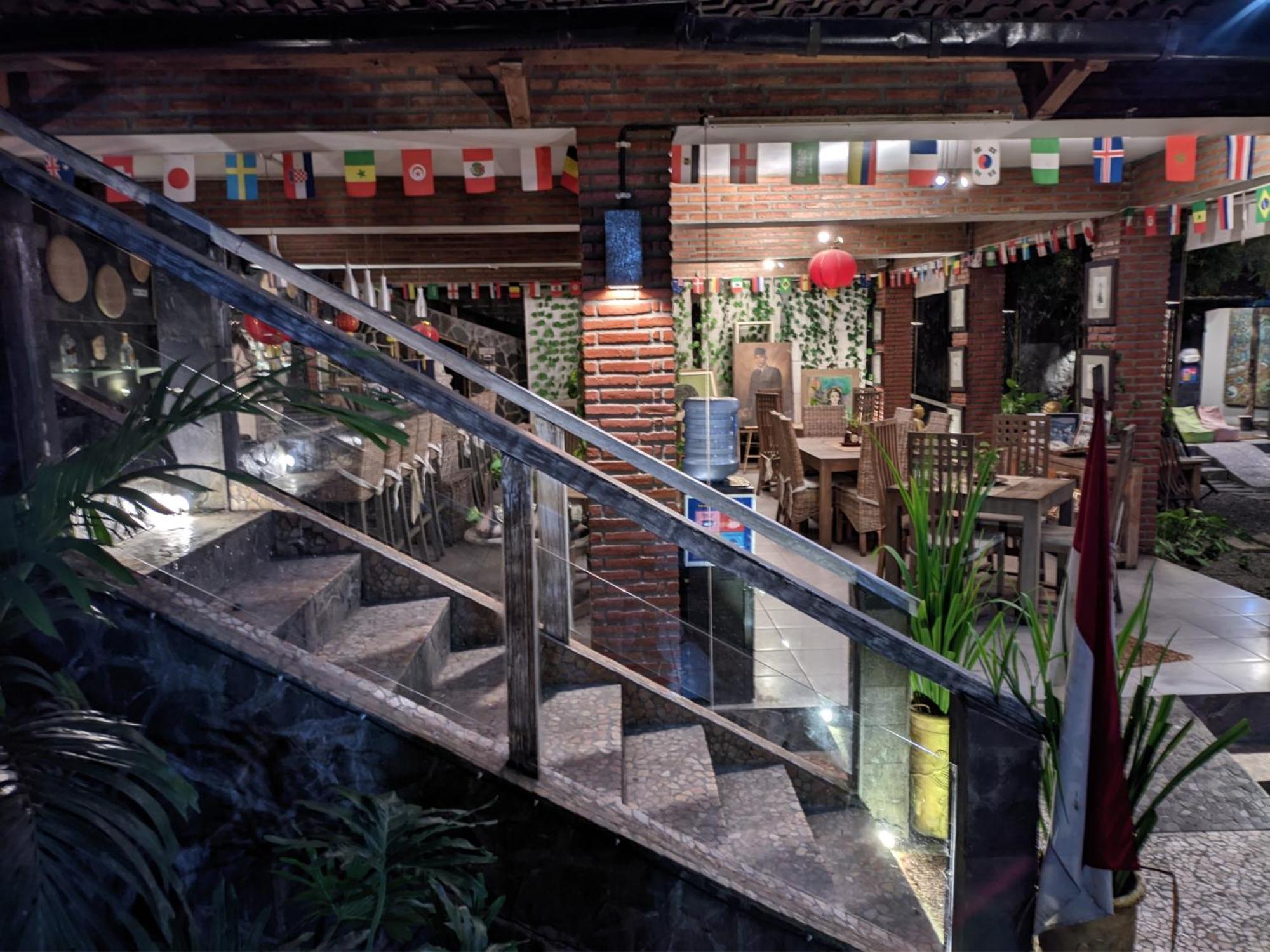 Astuti Gallery Homestay Yogyakarta Extérieur photo