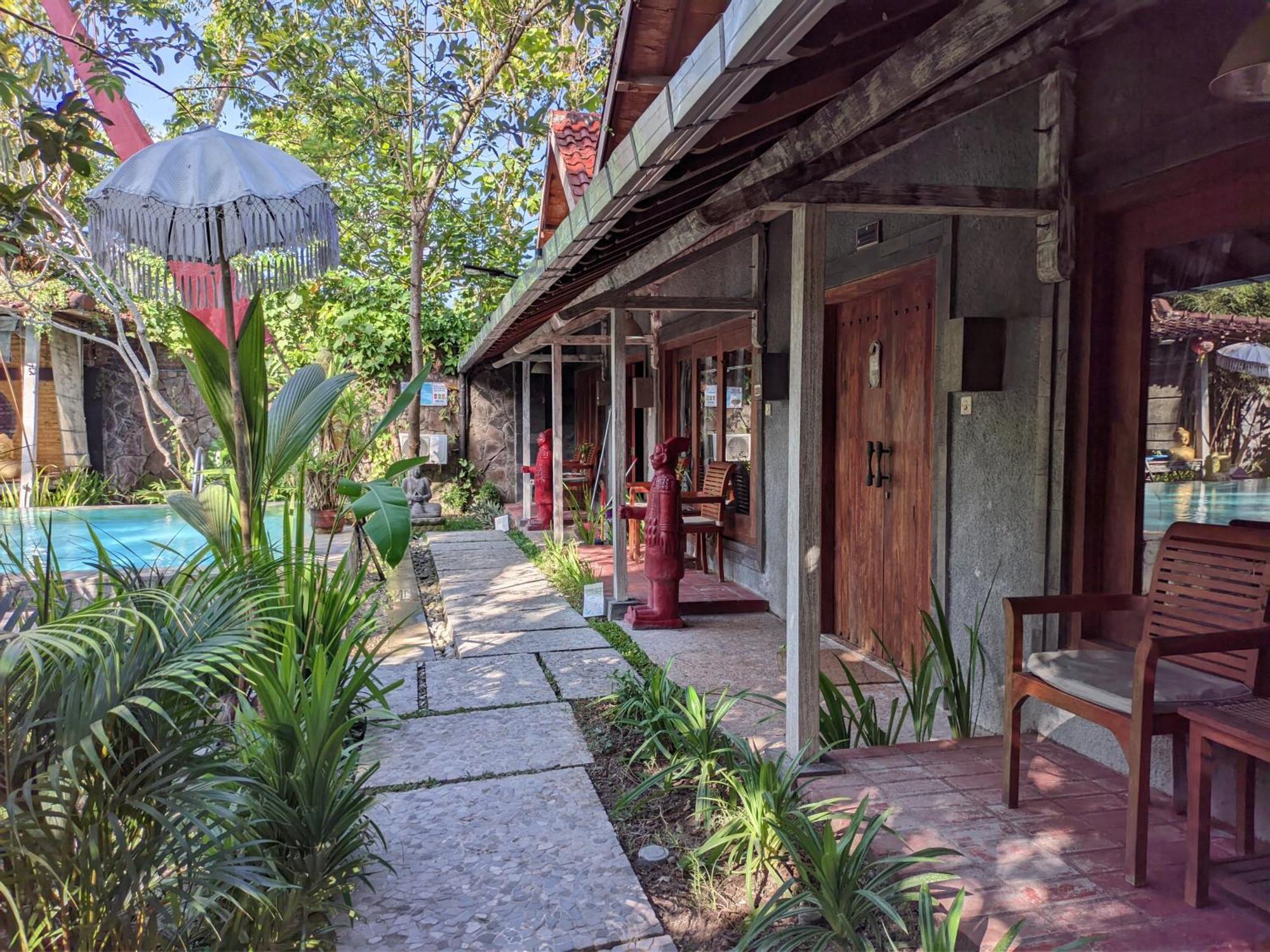 Astuti Gallery Homestay Yogyakarta Extérieur photo