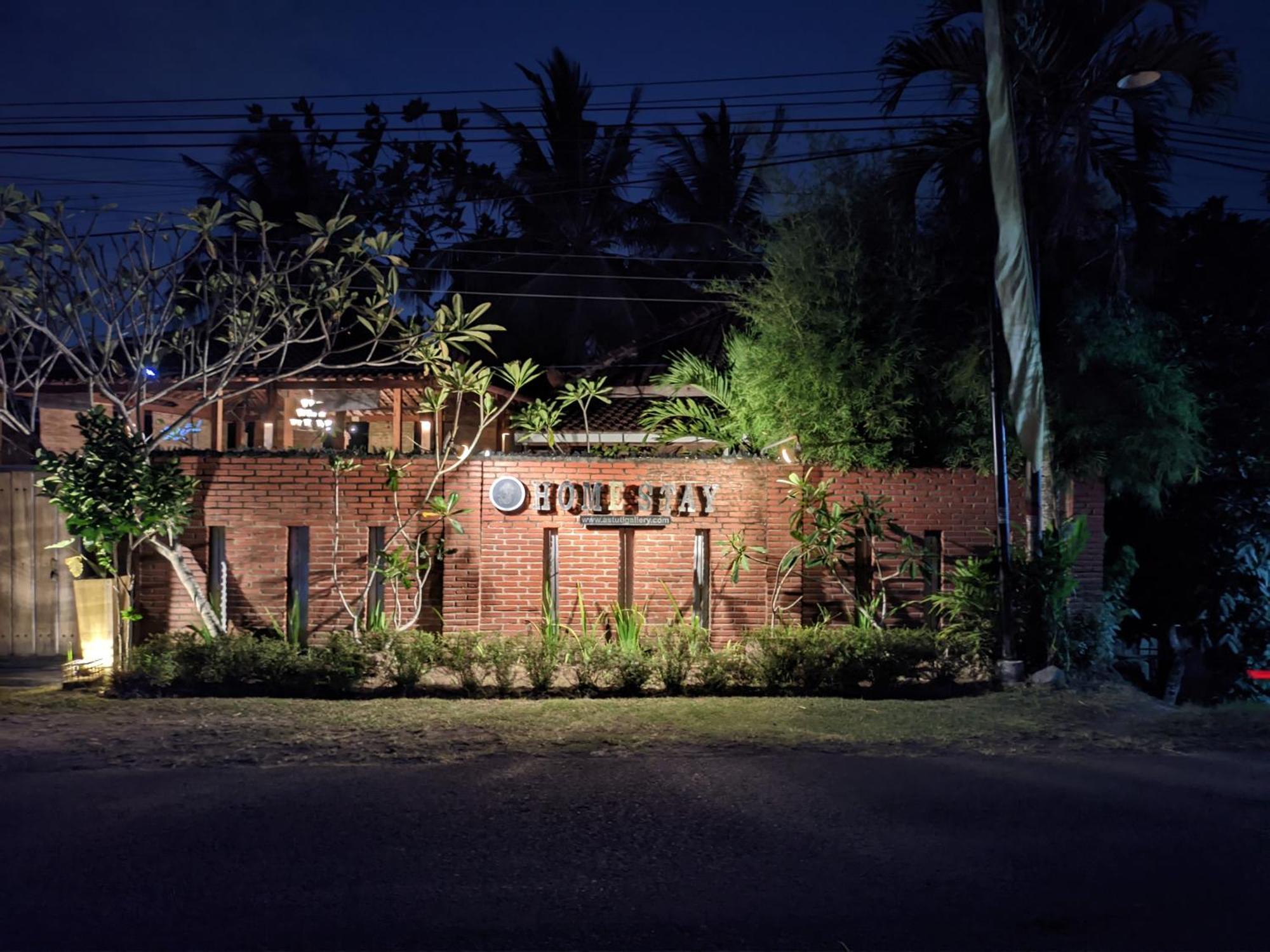 Astuti Gallery Homestay Yogyakarta Extérieur photo