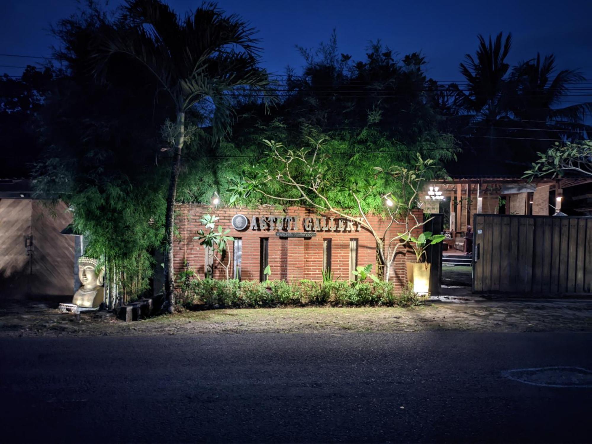 Astuti Gallery Homestay Yogyakarta Extérieur photo