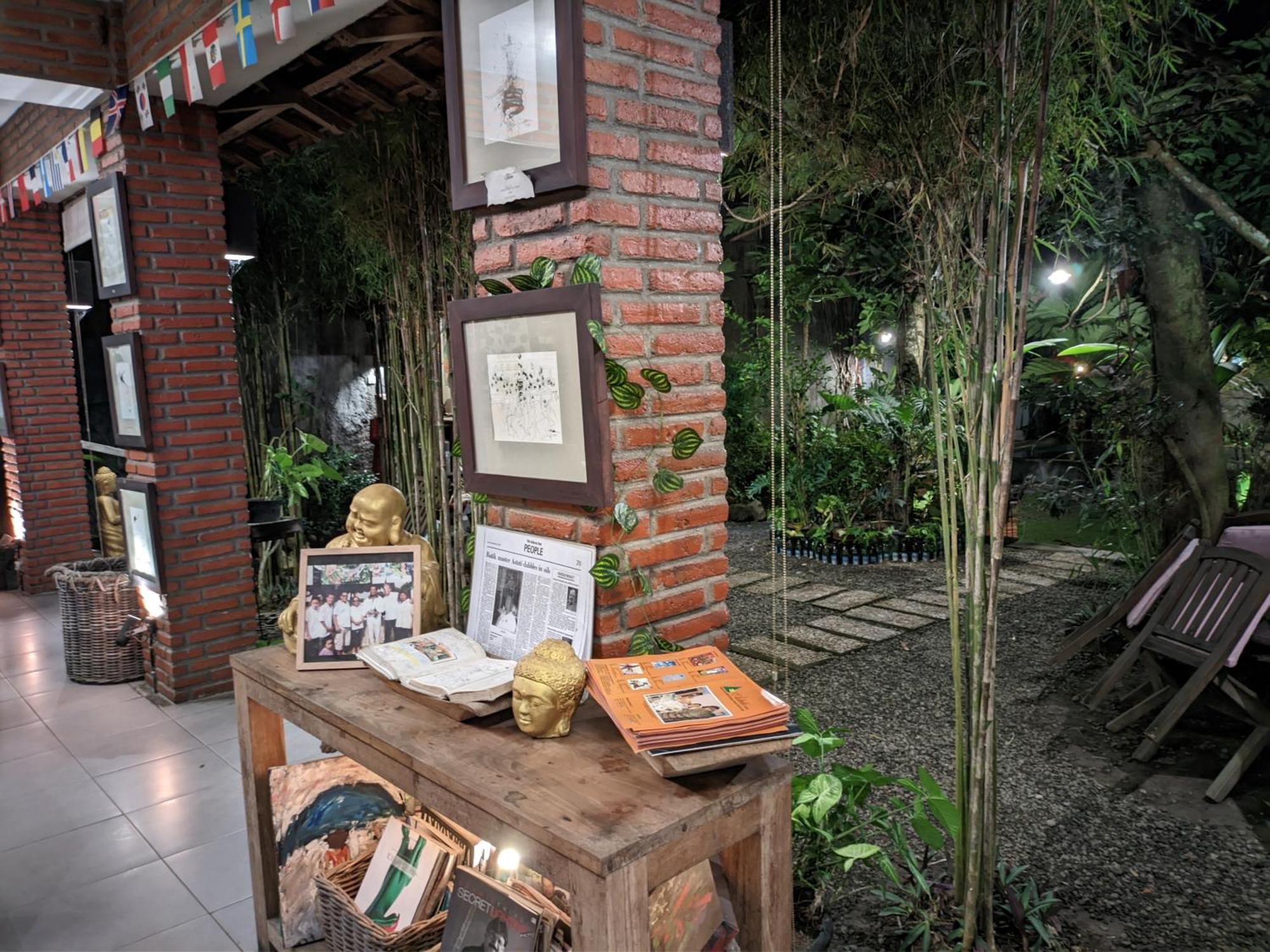 Astuti Gallery Homestay Yogyakarta Extérieur photo