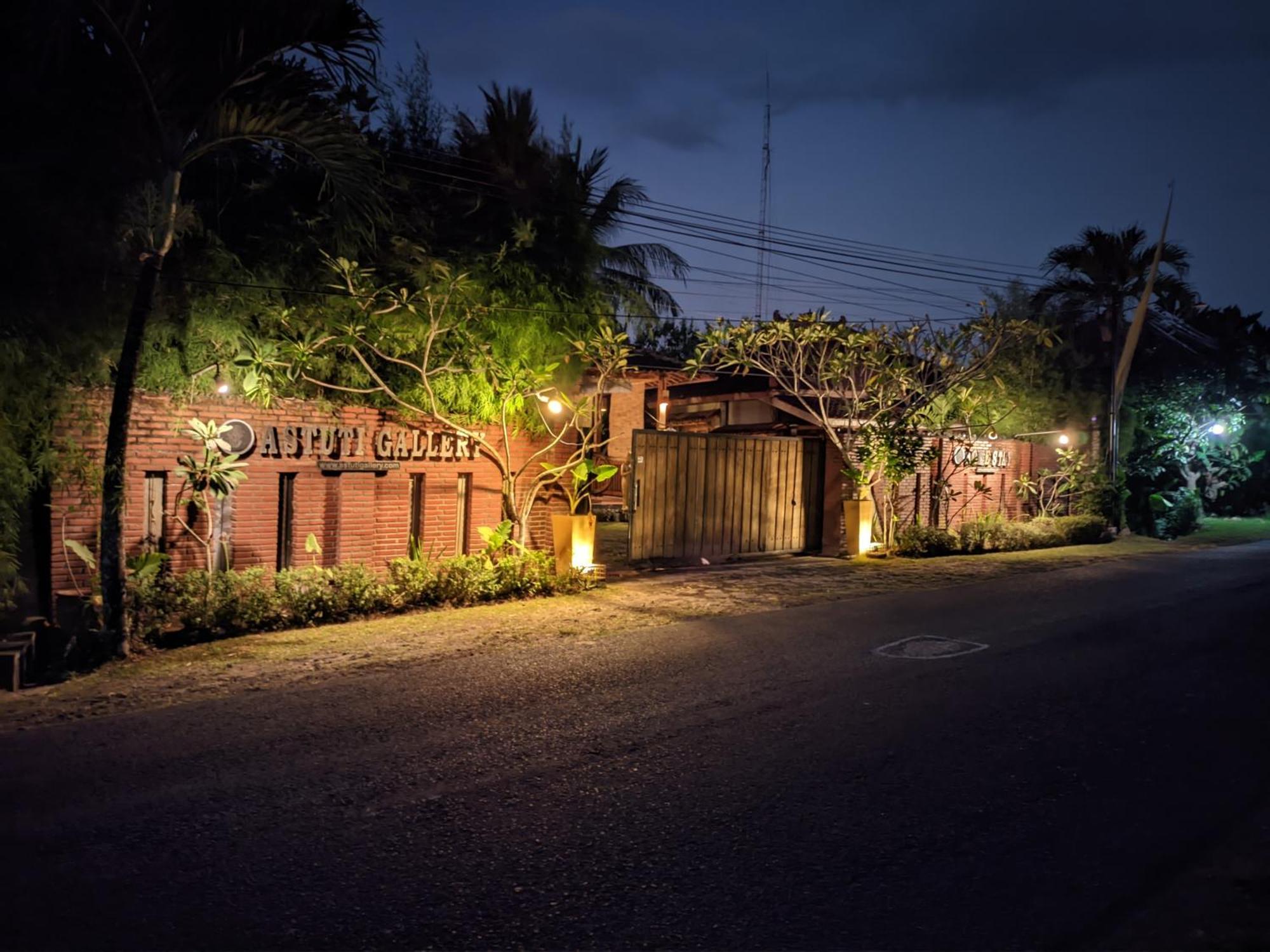 Astuti Gallery Homestay Yogyakarta Extérieur photo
