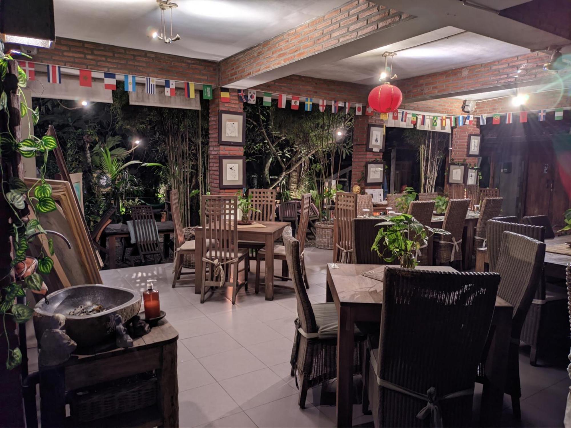 Astuti Gallery Homestay Yogyakarta Extérieur photo