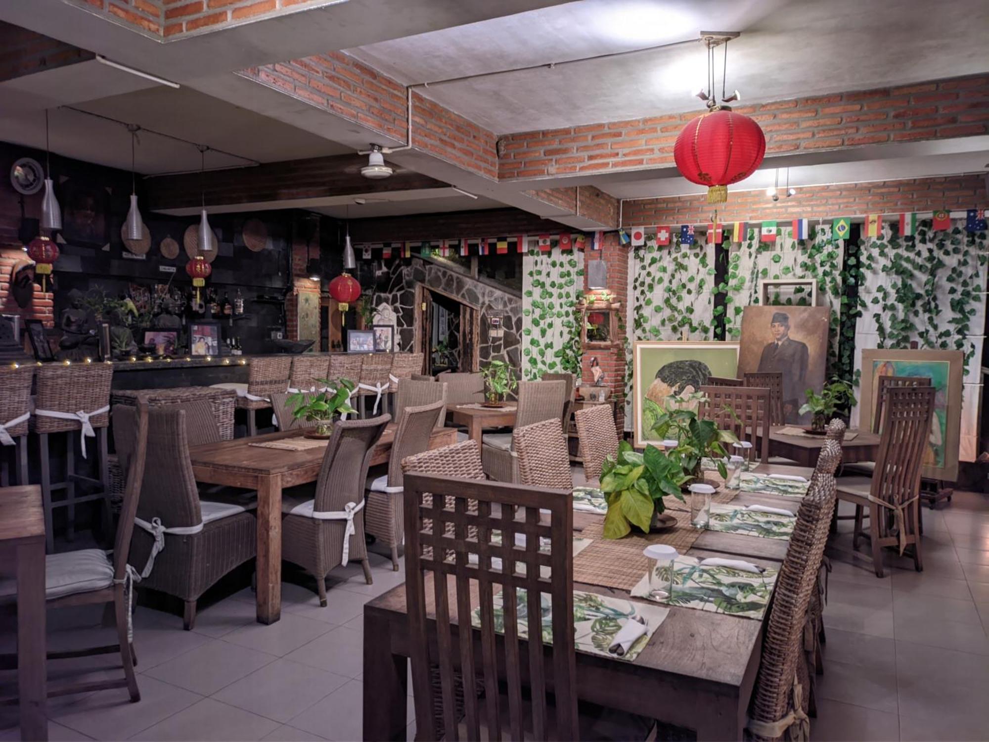 Astuti Gallery Homestay Yogyakarta Extérieur photo