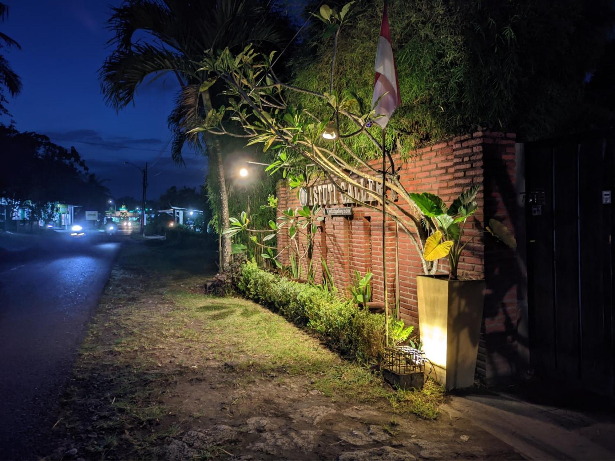 Astuti Gallery Homestay Yogyakarta Extérieur photo