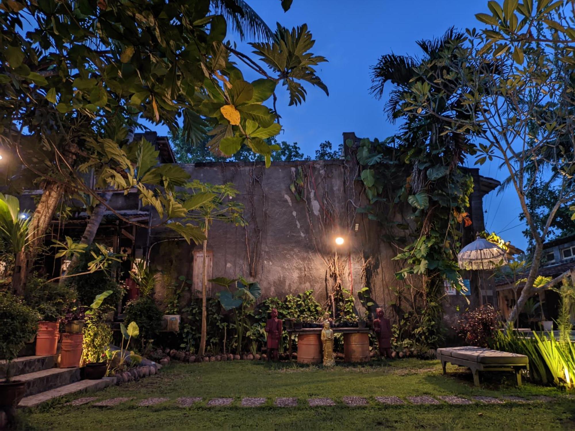 Astuti Gallery Homestay Yogyakarta Extérieur photo
