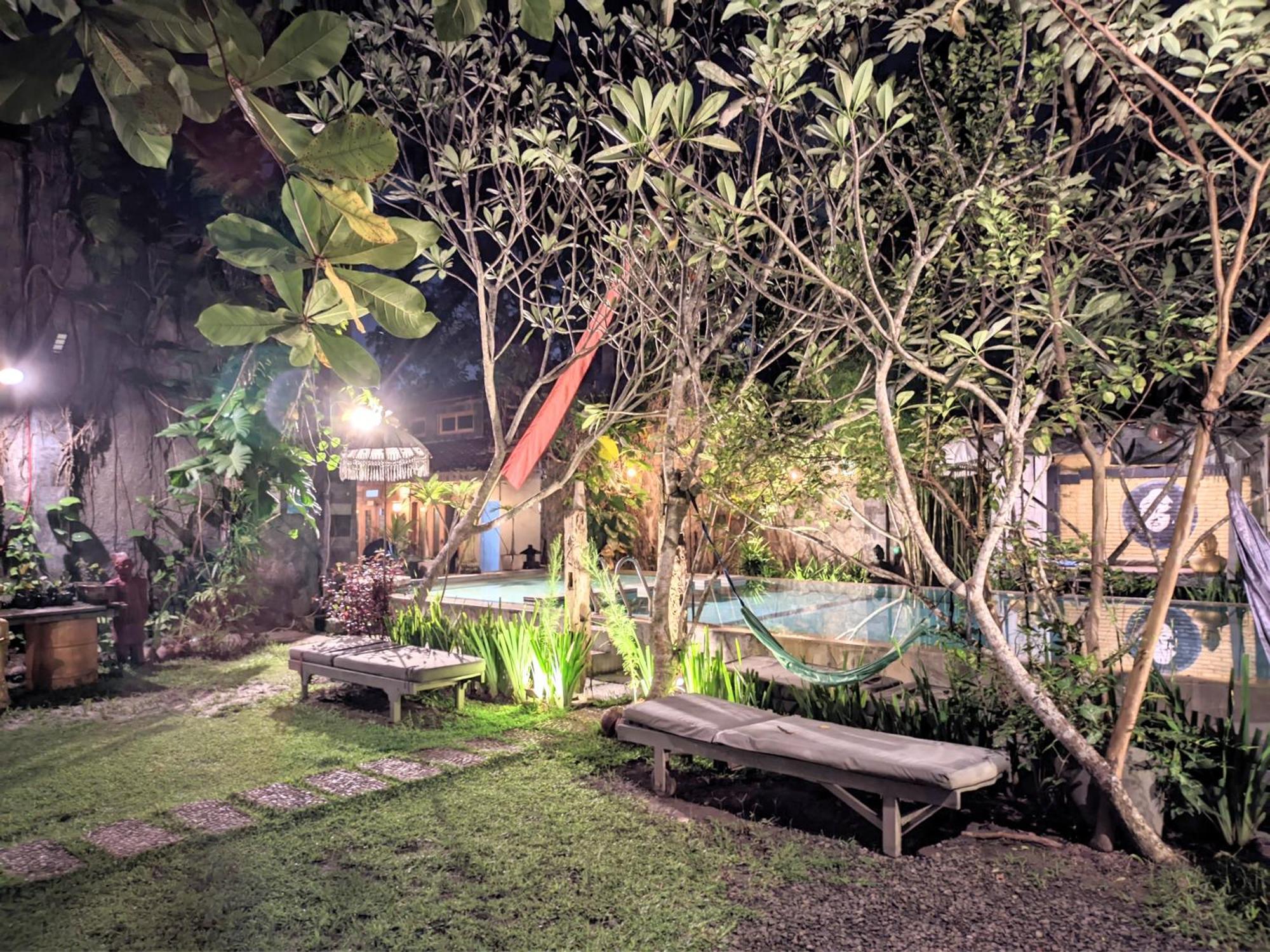 Astuti Gallery Homestay Yogyakarta Extérieur photo