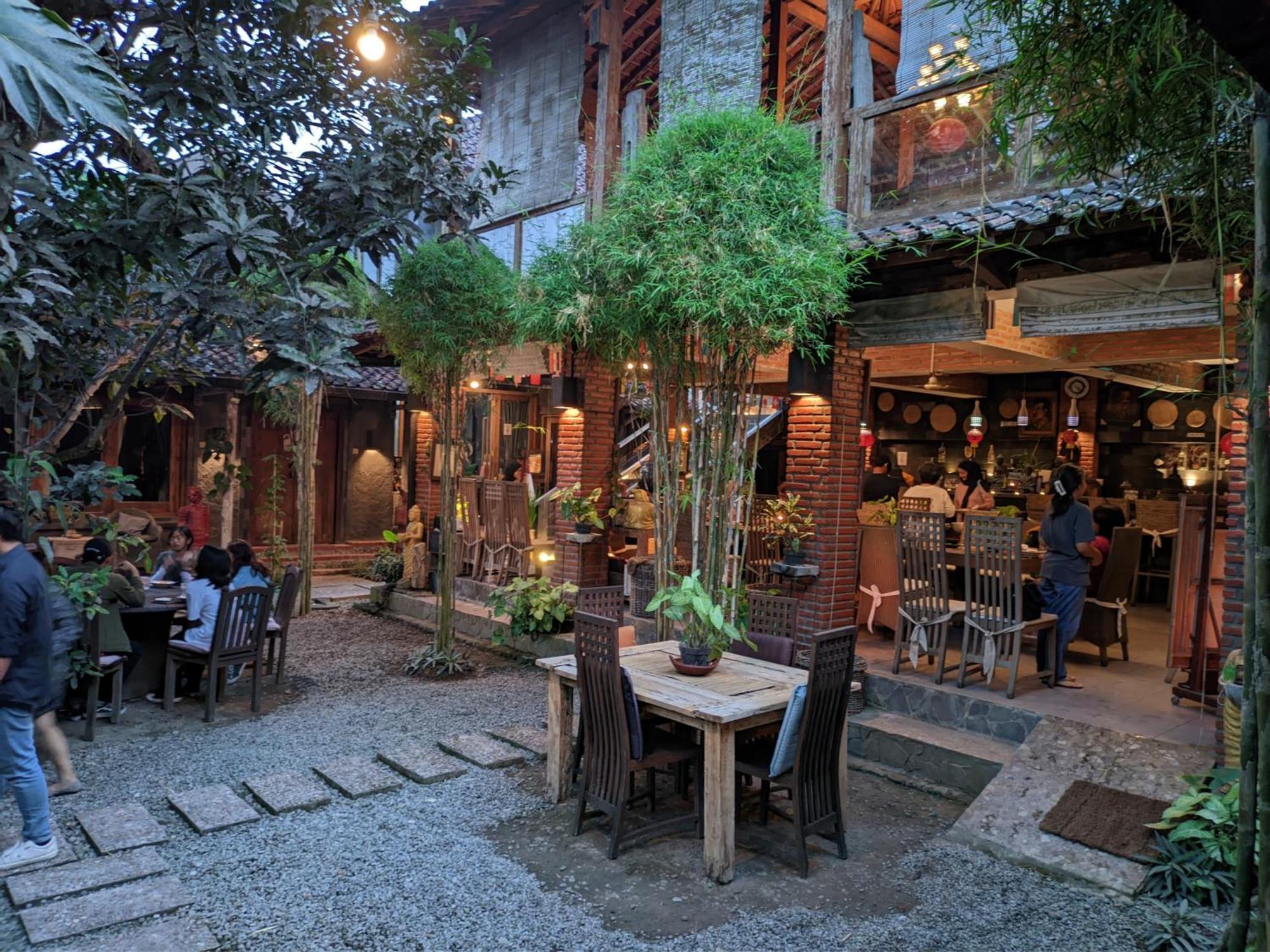 Astuti Gallery Homestay Yogyakarta Extérieur photo