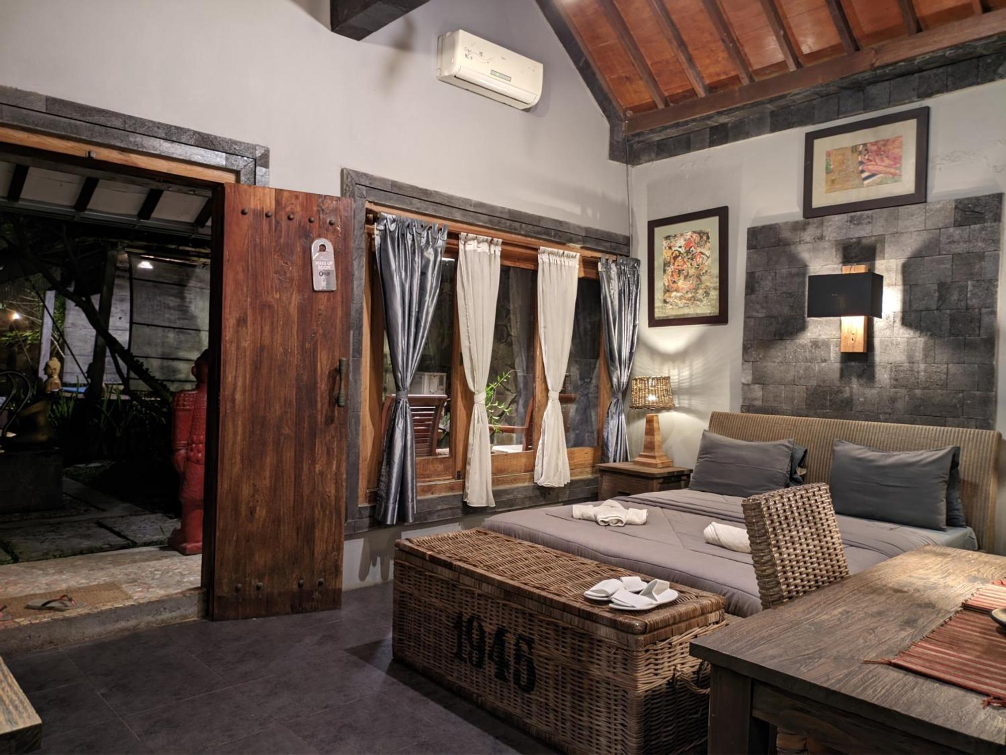 Astuti Gallery Homestay Yogyakarta Extérieur photo