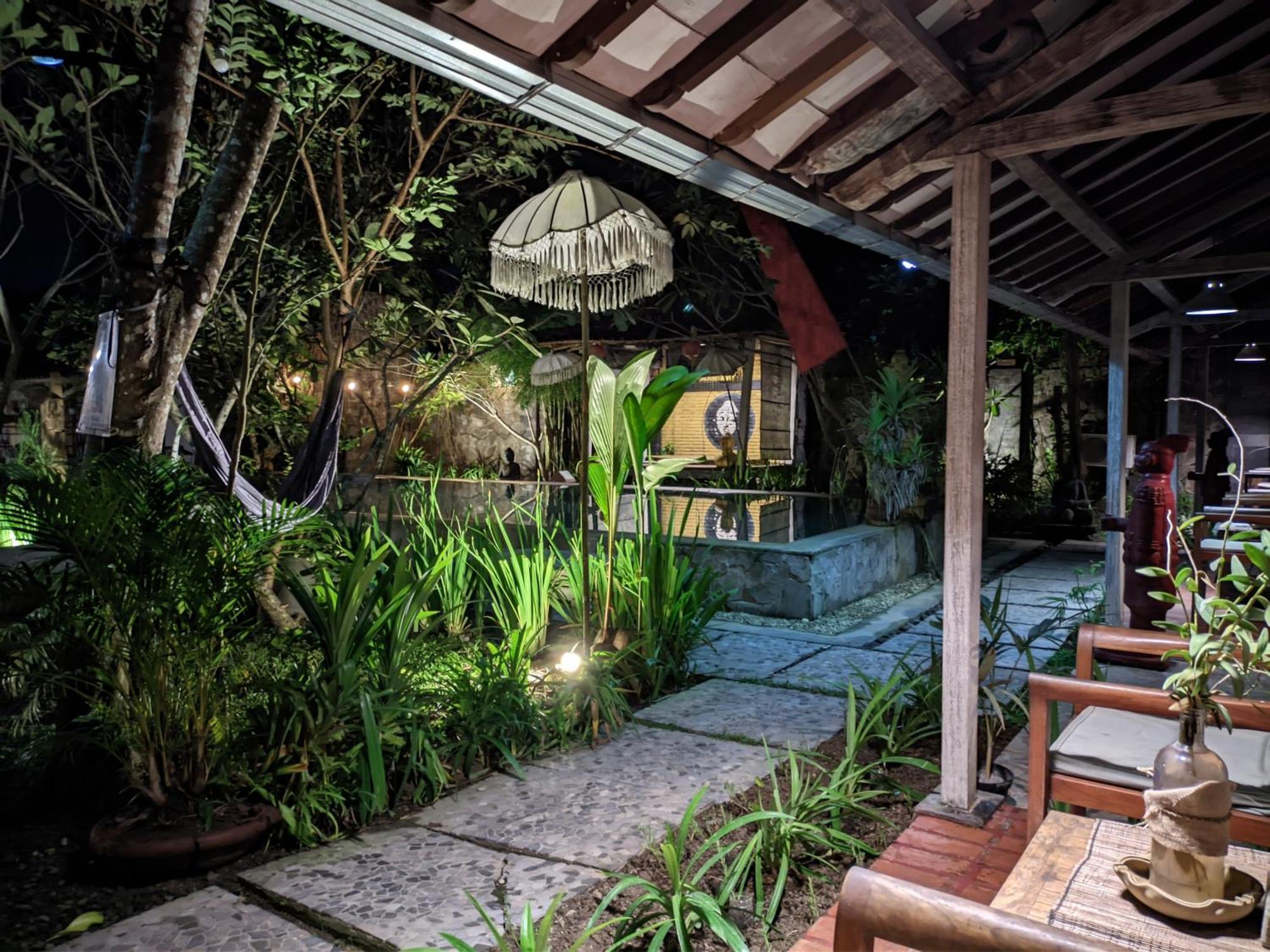 Astuti Gallery Homestay Yogyakarta Extérieur photo