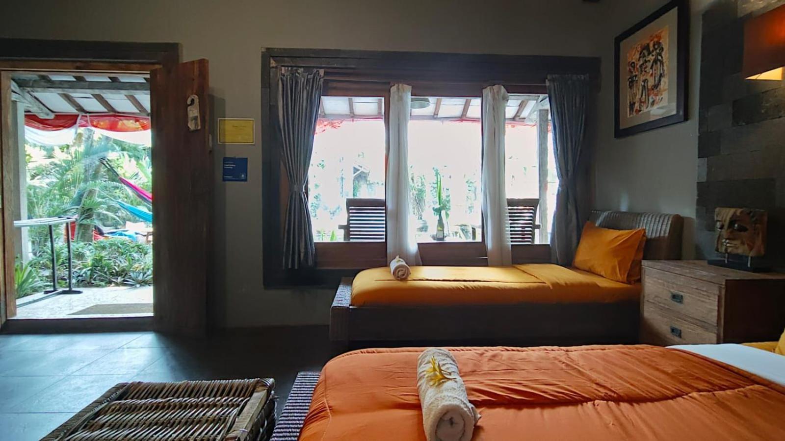 Astuti Gallery Homestay Yogyakarta Extérieur photo