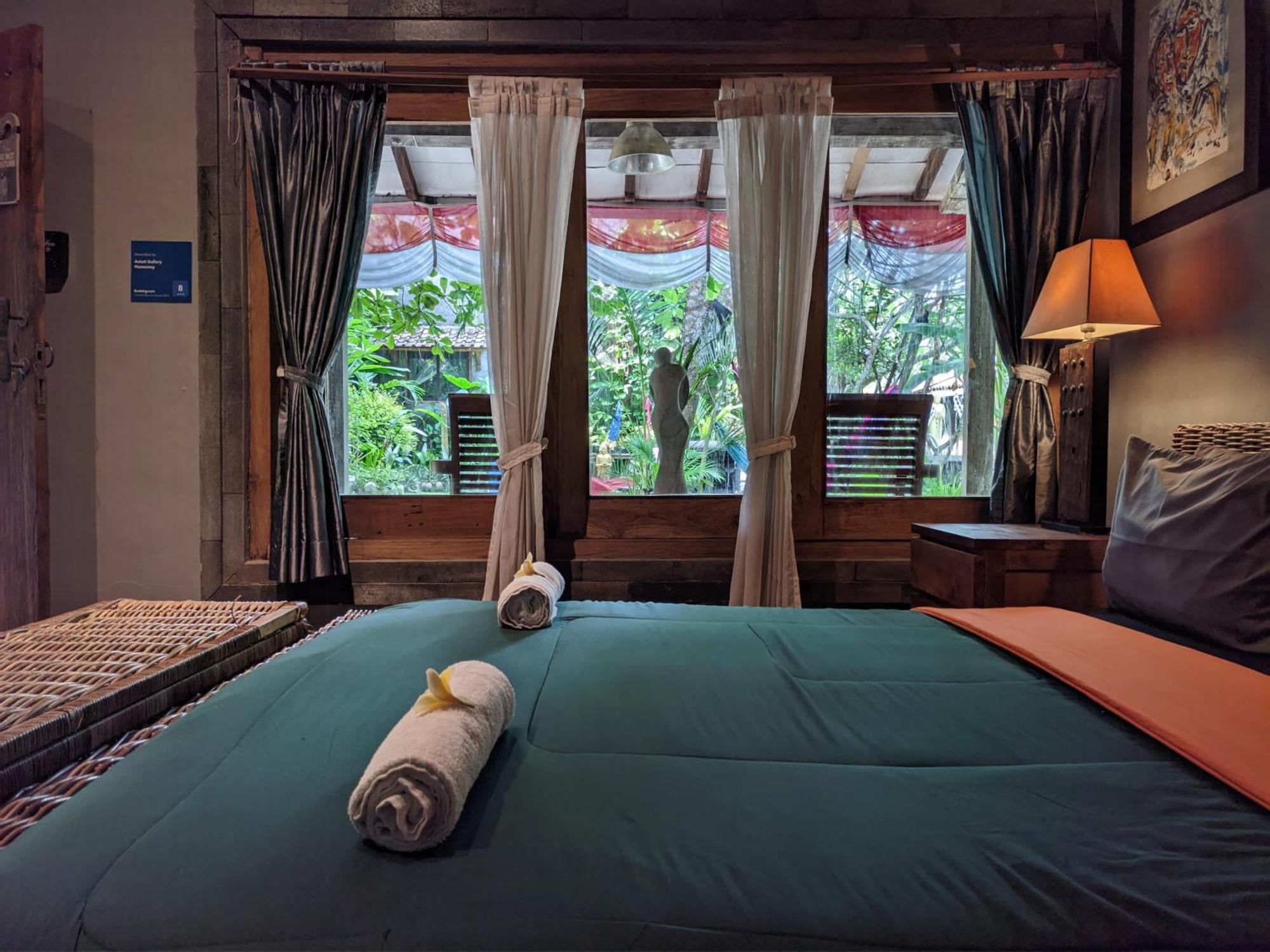 Astuti Gallery Homestay Yogyakarta Extérieur photo