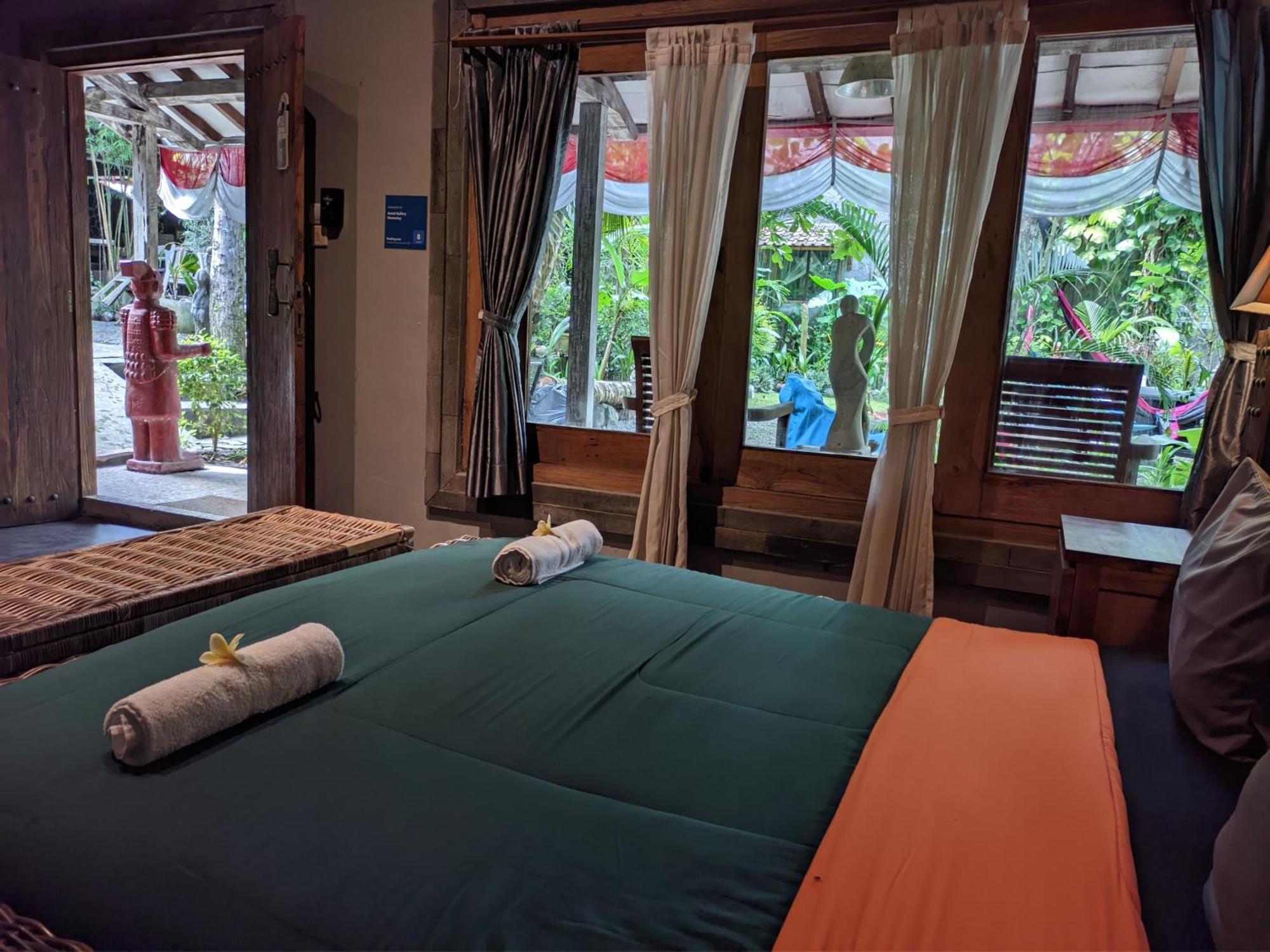 Astuti Gallery Homestay Yogyakarta Extérieur photo